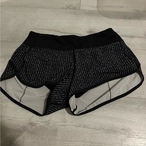 LULULEMON speed up shorts size 8, 2.5 inseam